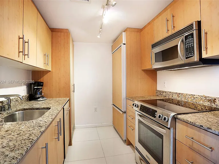 10275 Collins Ave #335 — Photo 8