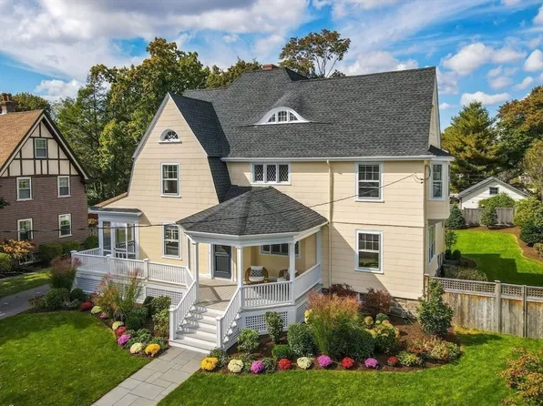 19 Pomfret St, West Roxbury, MA 02132