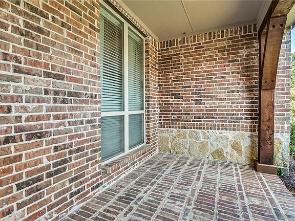 3rd image of 5946 Willoughby Ln