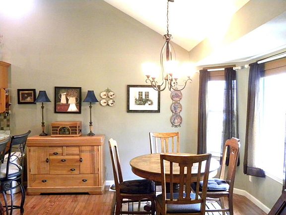 5th image of 429 Melaleuca Dr