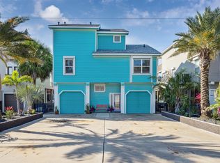 1022 Long Reach Dr, Tiki Island, TX 77554