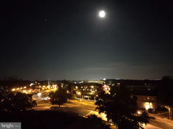 118 Monroe St APT 908, Rockville, MD 20850