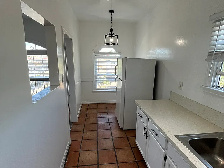 1012 N Ardmore Ave #201 — Photo 9