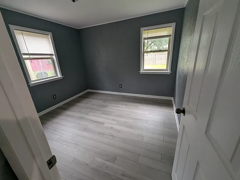 625 Louis St — Photo 14