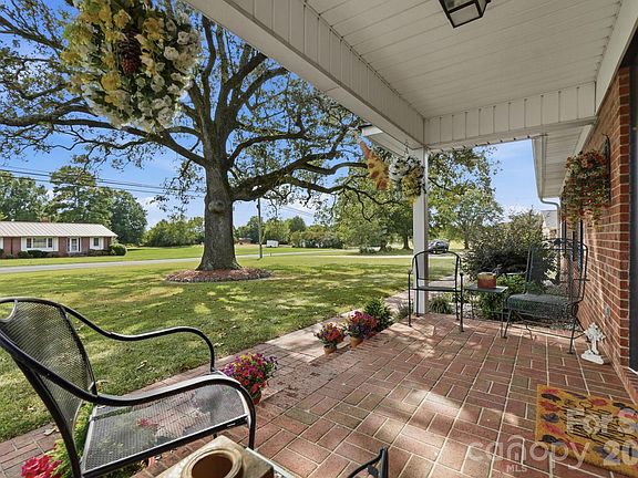 4th image of 1061 Old Peachland Rd