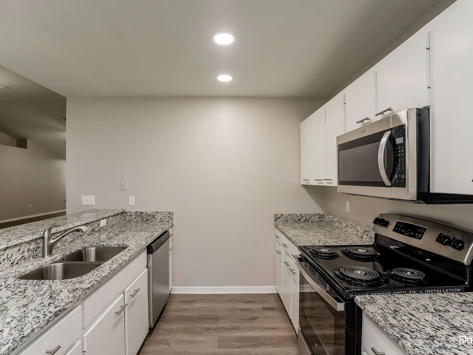 3 bed, 2.0 bath, 1714 sqft, $2,595 — Photo 2