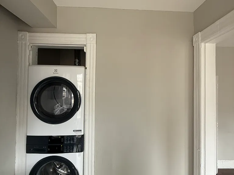 83 Sachem St #2R — Photo 12