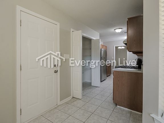 5th image of 7064 Stoneridge Dr