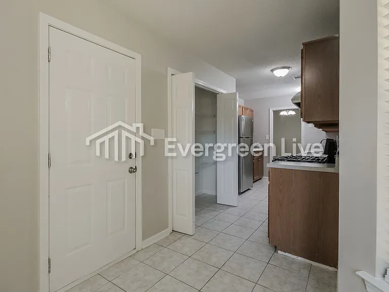 7064 Stoneridge Dr — Photo 4