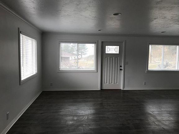 Front room / living room - Looking North