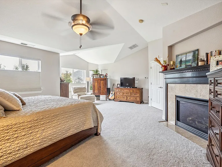 5984 W Hoover Ave — Photo 15