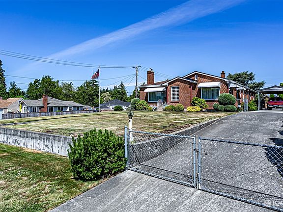 2nd image of 6001 Pacific Avenue