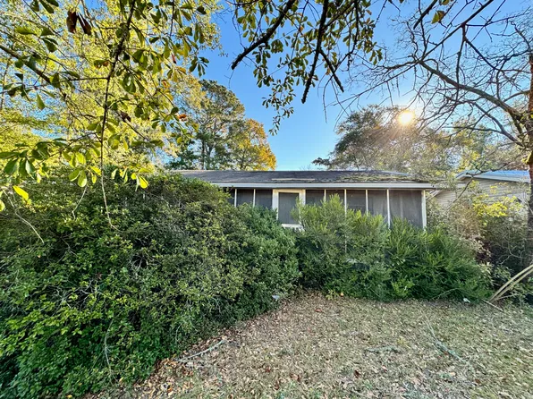 1693 Lake Shore Dr, Manning, SC 29102