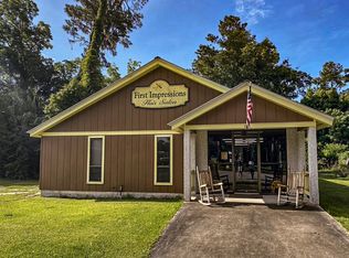 105 W 4th St, Woodbine, GA 31569
