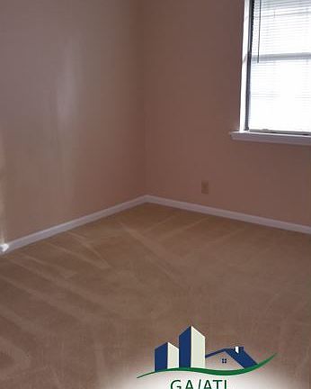 4th image of 396 Old Towne Cir