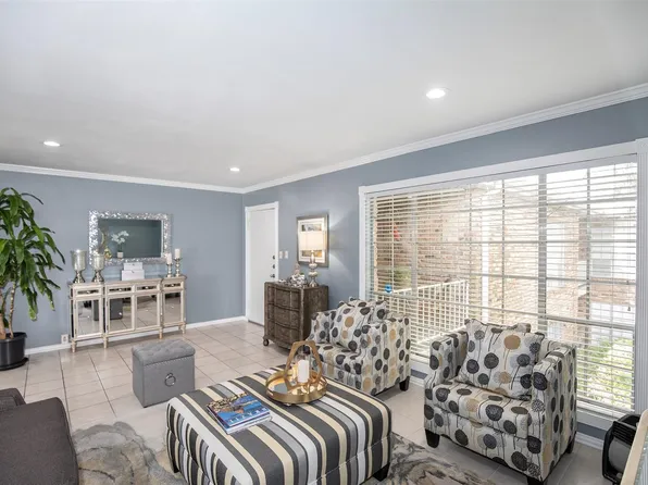 2101 Fountain View Dr APT 80, Houston, TX 77057