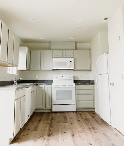 2 bed, 875 sqft, $1,500 — Photo 3