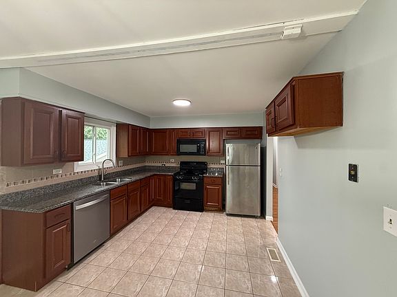 4th image of 2341 Leeward Ln