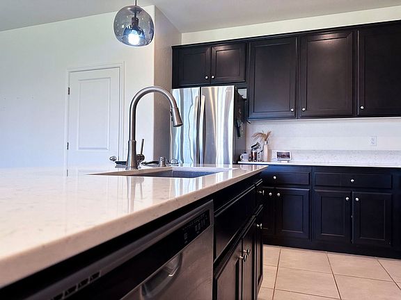 5th image of 2222 N Chateau Way