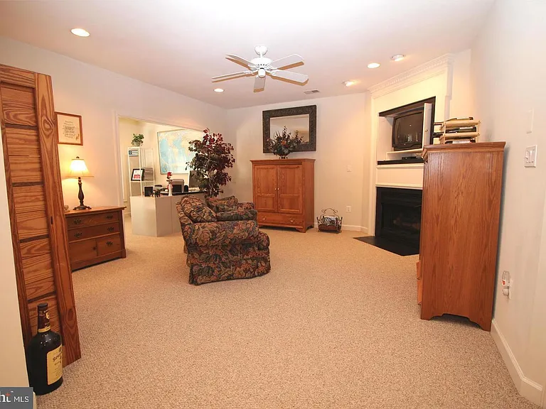 4553 Fair Valley Dr — Photo 20