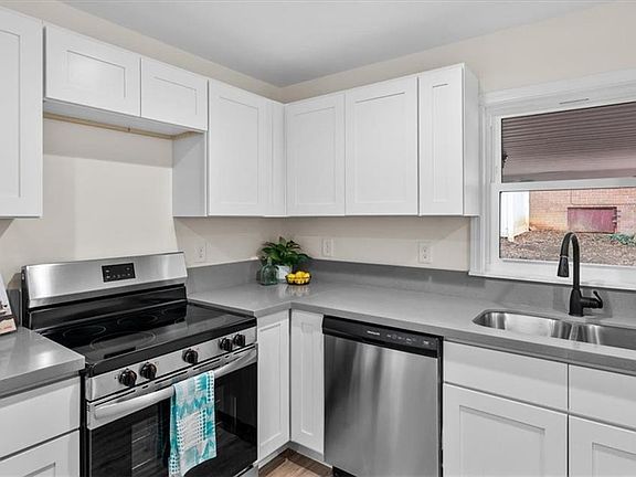 5th image of 415 Woodsway Dr