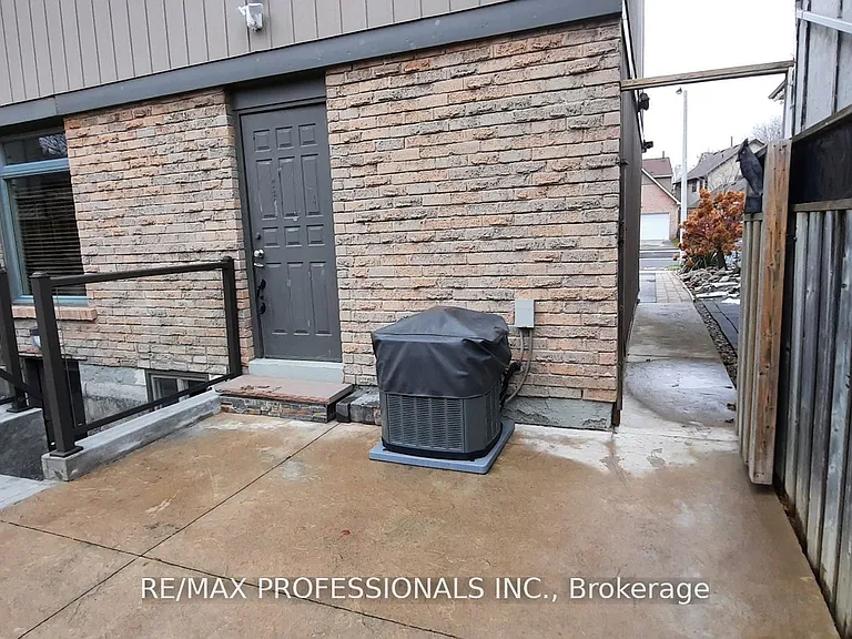 19 Elmbrook Cres #LOWER — Photo 24