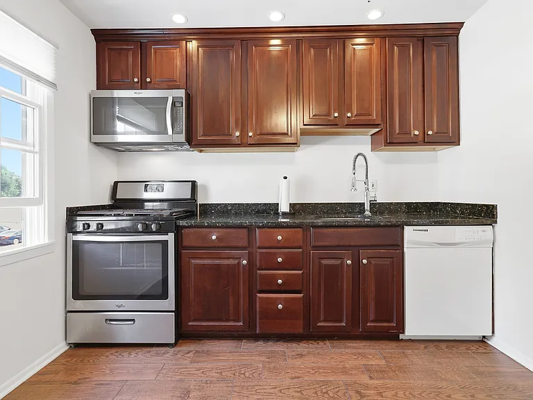 34 Davenport Ave #A — Photo 6
