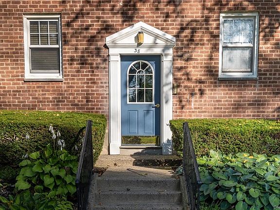 2nd image of 38 Underhill Ave APT 2B
