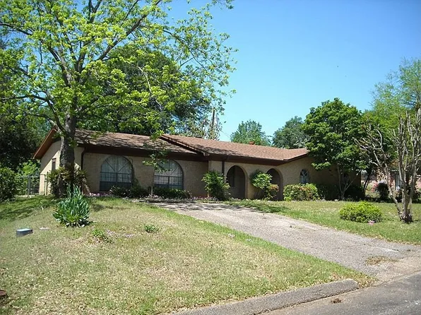 1009 Kay Dr, Gladewater, TX 75647