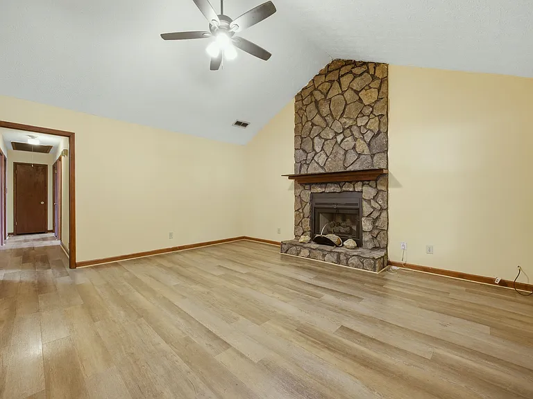 1701 Rose Garden Ln — Photo 19