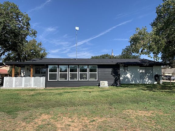 3rd image of 211 W Greencastle