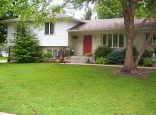 1116 3rd St, De Witt, IA 52742