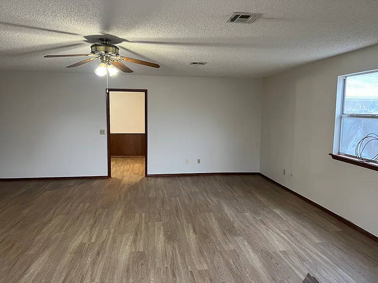 2914 W Pine Ave — Photo 10