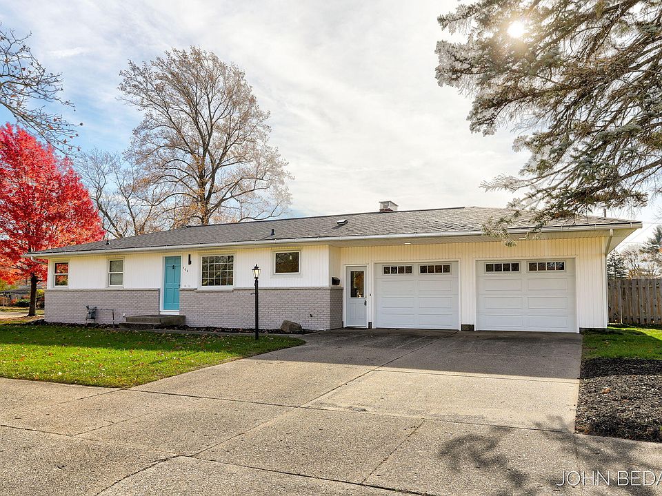 1st image of 402 W 31st St