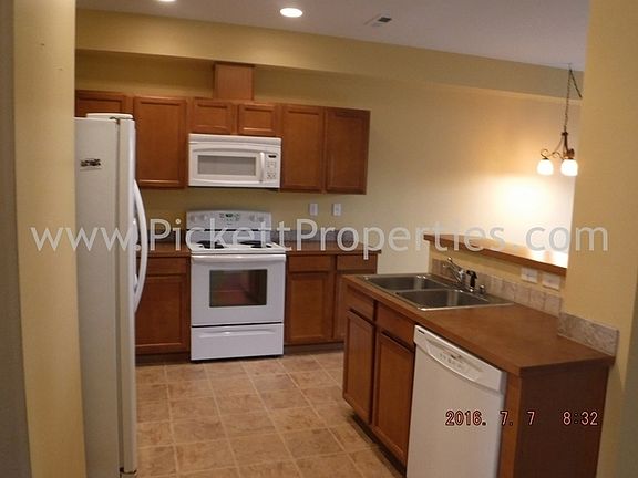 2nd image of 382 NE Miramar Cir