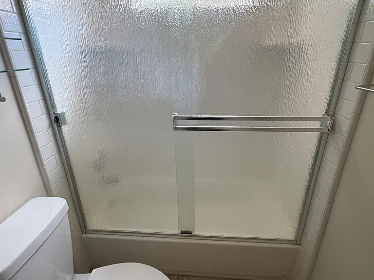 Shower and tub area