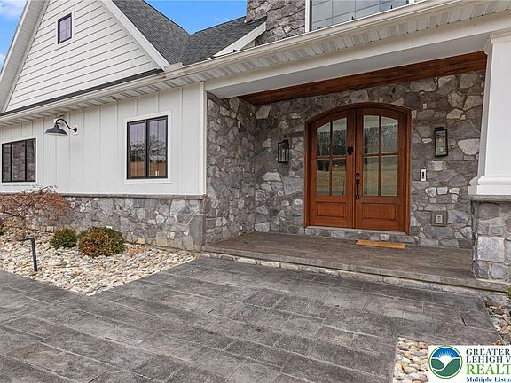 3rd image of 176 Fenstermacher Rd