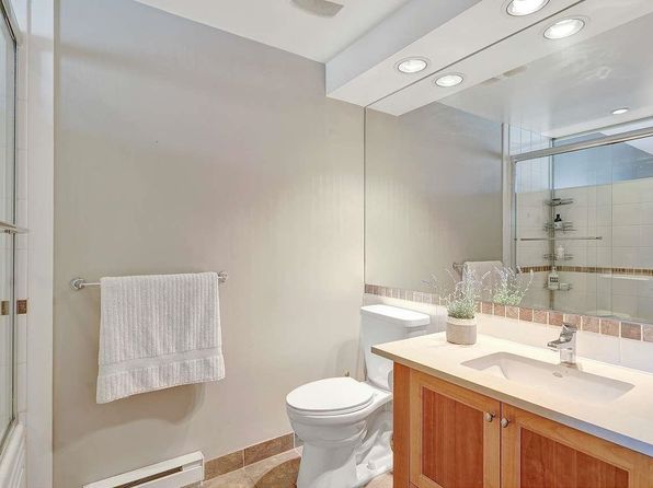 2 bedroom rental in Surrey — photo 13