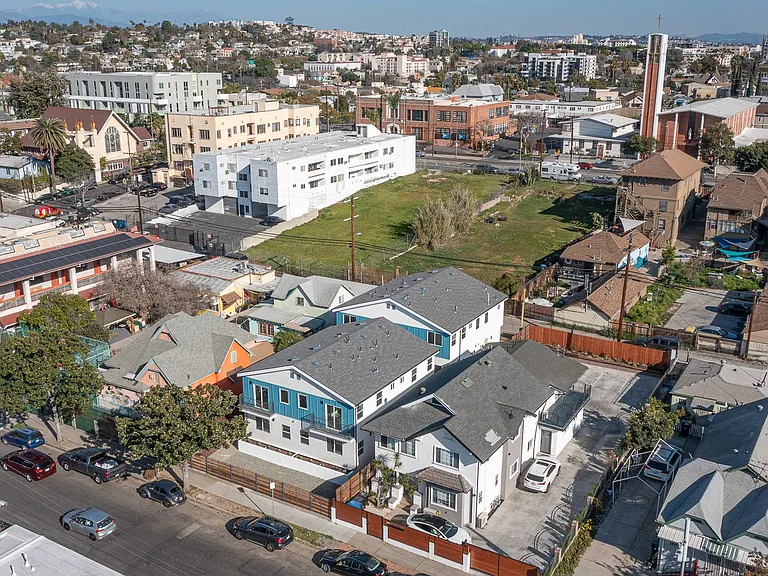 3 & 4 Bed 2-Story Townhomes with Covered Parking Spots Available! — Photo 14
