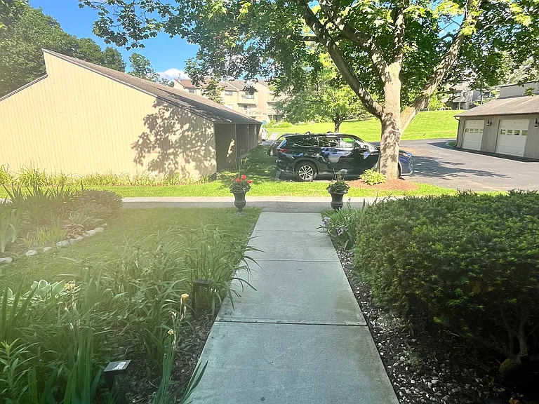 5 Lexington Grn #5 — Photo 44