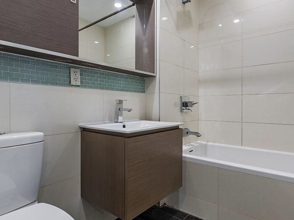 4th image of 2167 2nd Ave APT 2