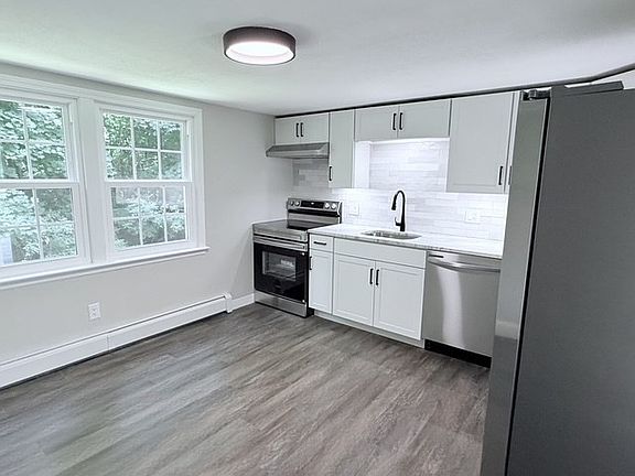 3rd image of 8 Myles Standish Dr Unit 2