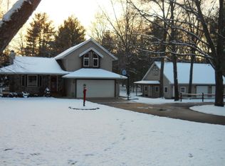 8579 River Oaks Cir, Greenville, MI 48838