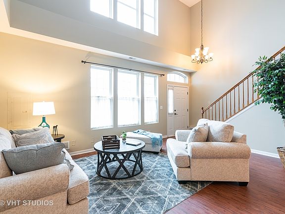 3rd image of 1715 Woodside Dr