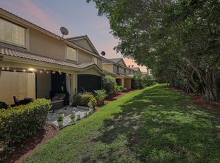 3875 Tree Top Dr, Weston, FL 33332