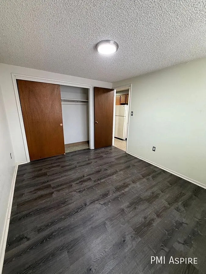 Retro 70's Vibe 1 Bedroom Apartment on the Top Floor in the heart of Englewood — Photo 4