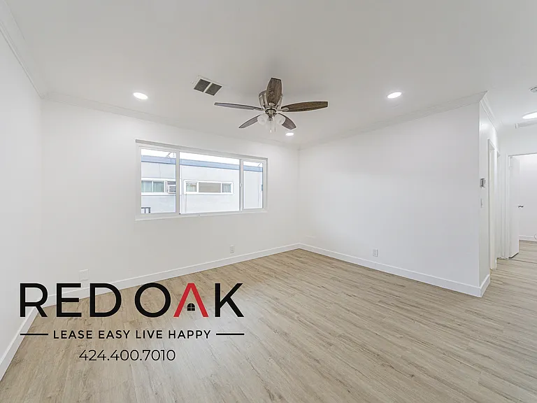 13043 Vanowen St #5 — Photo 4