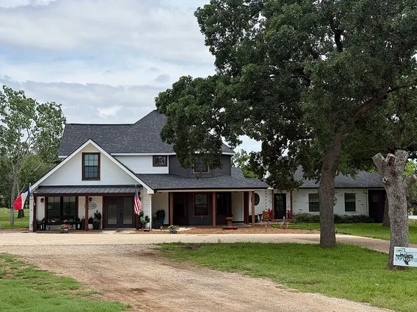 305 Oak Wood Rd, Kerrville, TX 78028