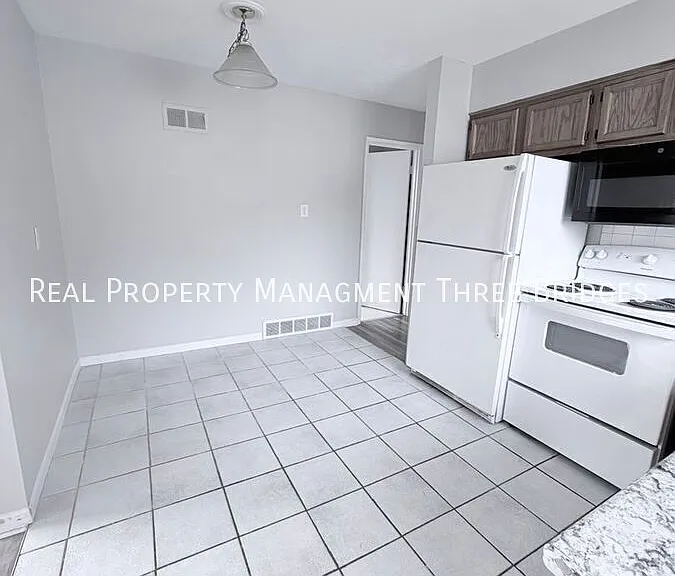 241 Flora Dr — Photo 11