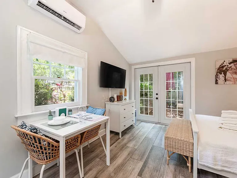 128 Wisteria Ave — Photo 11